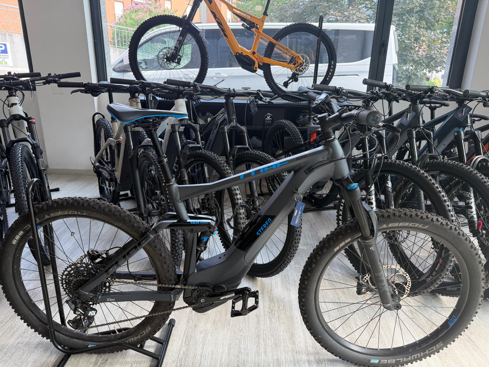 Cube Stereo Hybrid 140 Race come nuova solo 200 KM