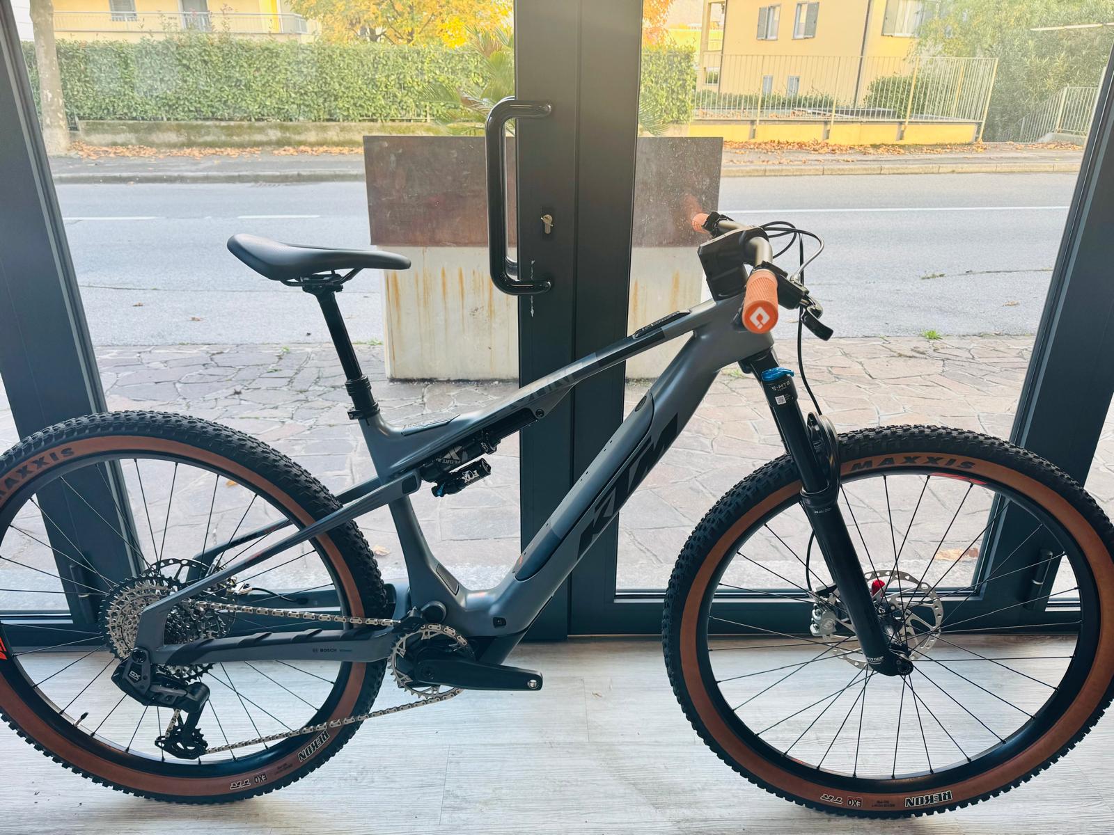 KTM Macina Scarp SX Master – eBike Light Carbonio, Solo 500 KM e vari upgrade