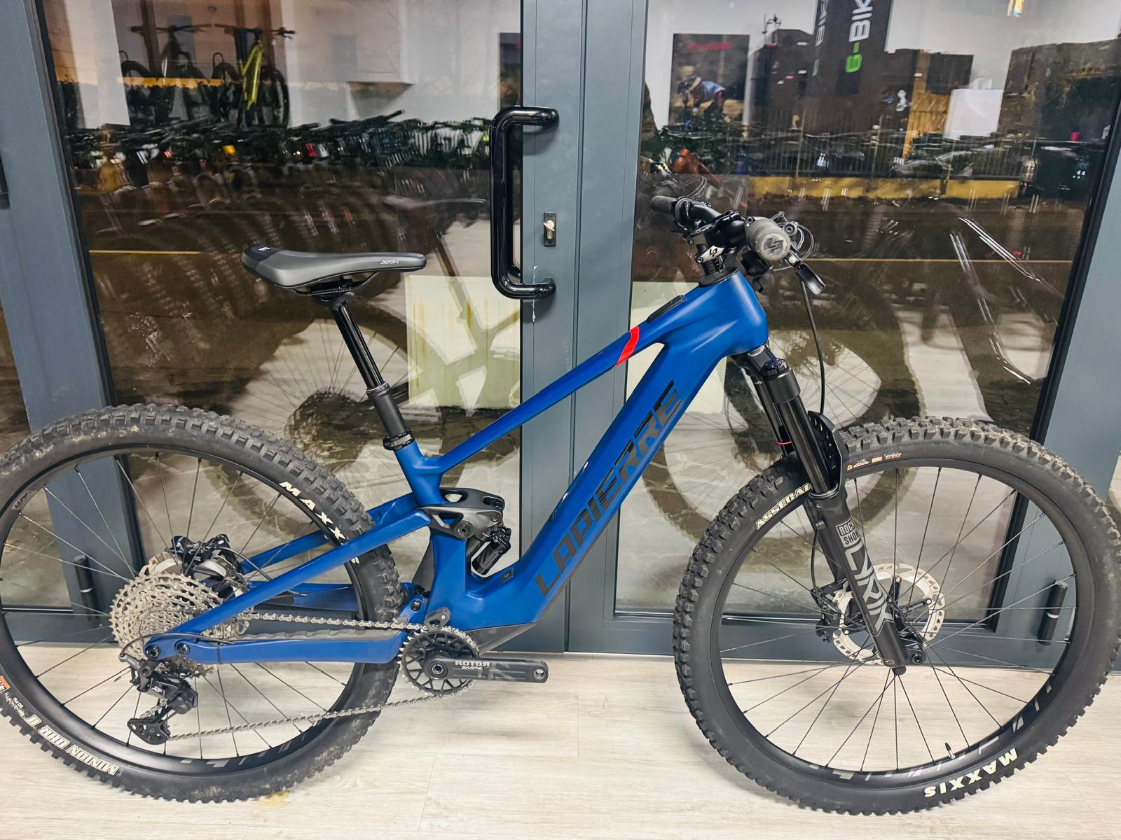 E-Bike Light in carbonio perfetta Lapierre E-Zesty 9.4