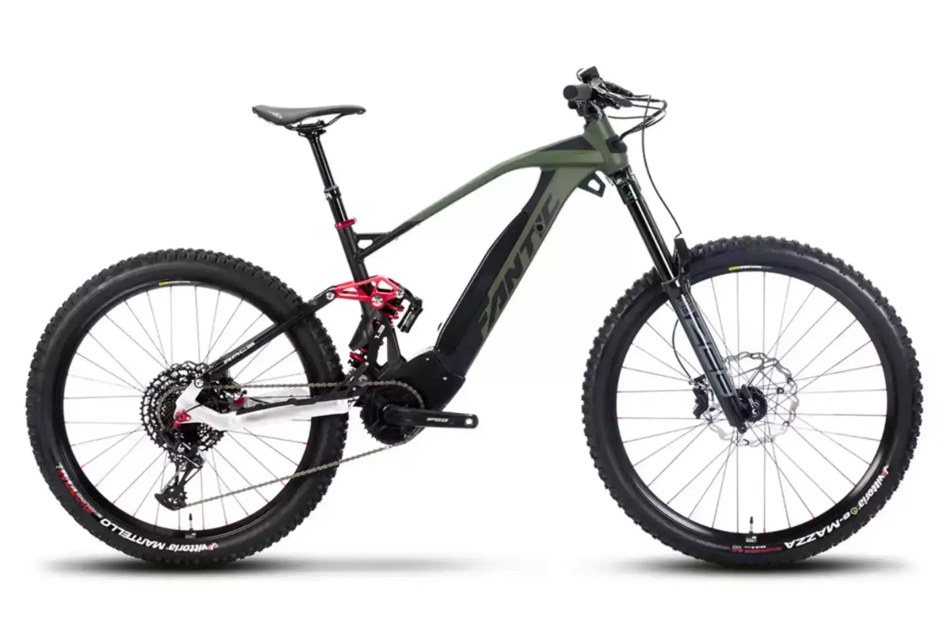 La Fantic 1.9 XEF race S una bici con geometrie orientate alla discesa anche grazie alla forcella da 190mm di escursione, per un divertimento senza limiti.