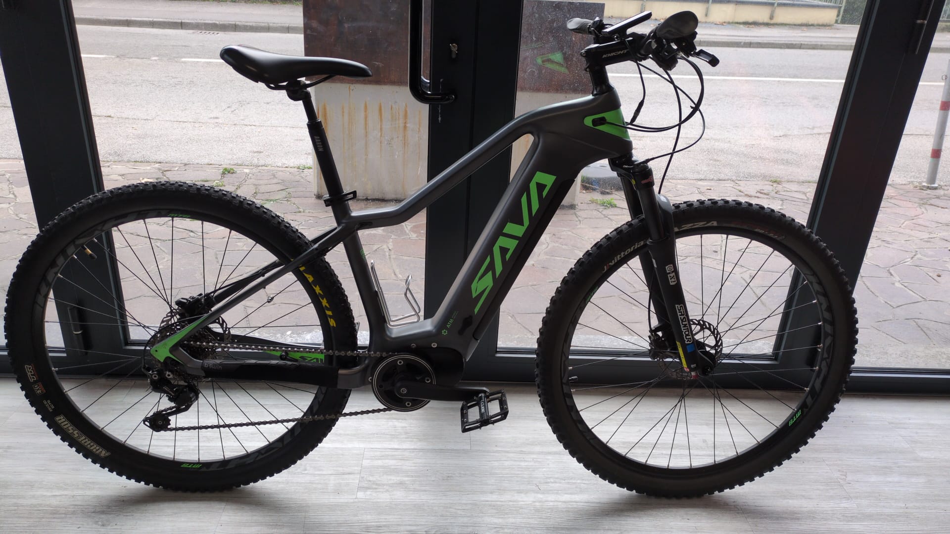 Ebike SAVA eDECK Taglia M in CARBONIO
