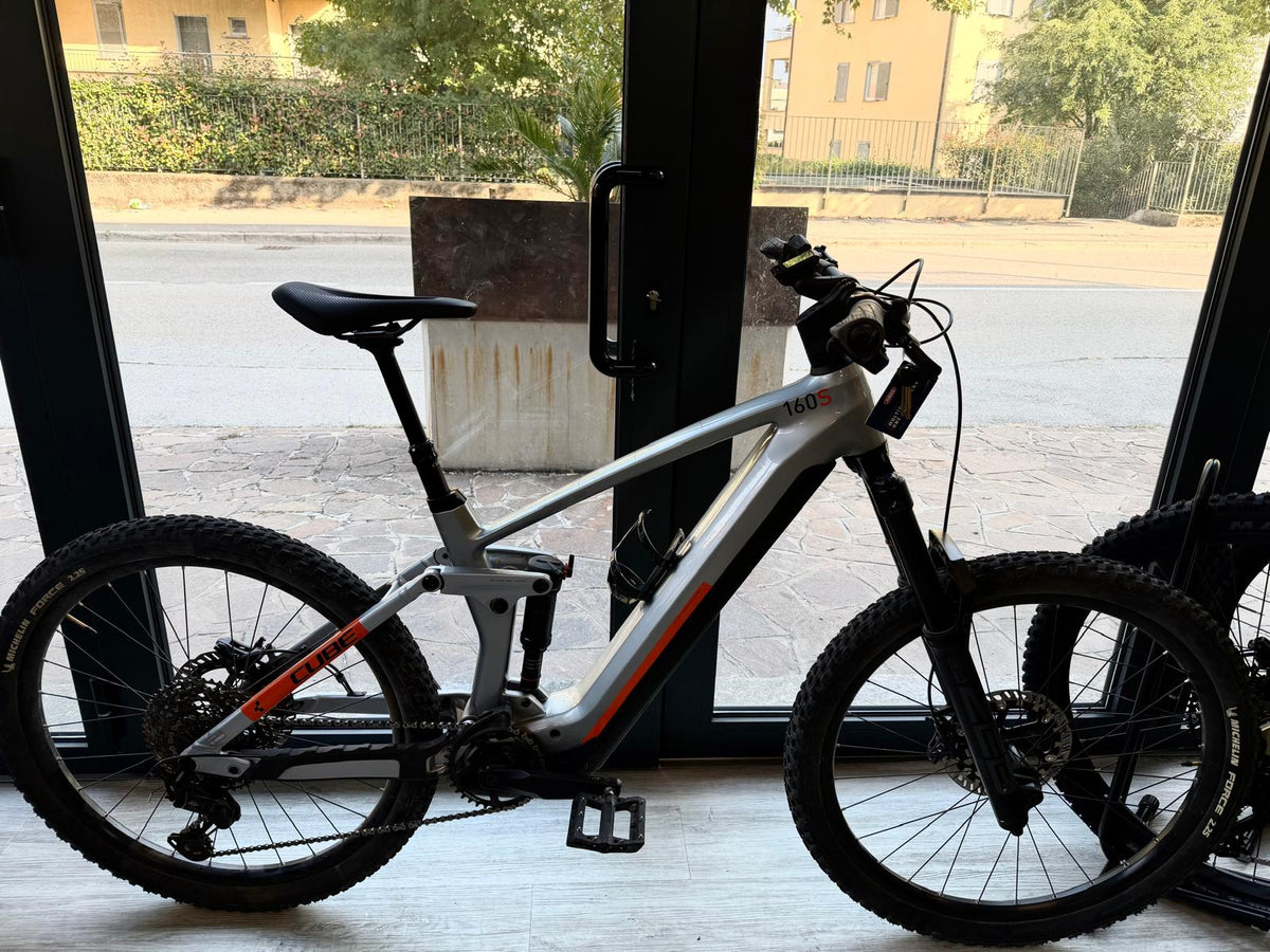 CUBE Stereo Hybrid 160 HPC SL 750 in carbonio