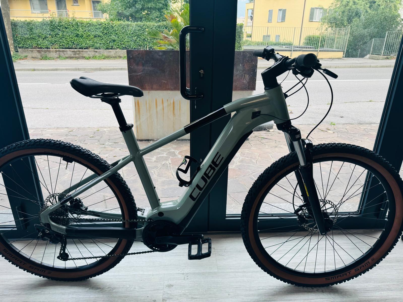 Cube Reaction Hybrid taglia L come nuova solo 800 km