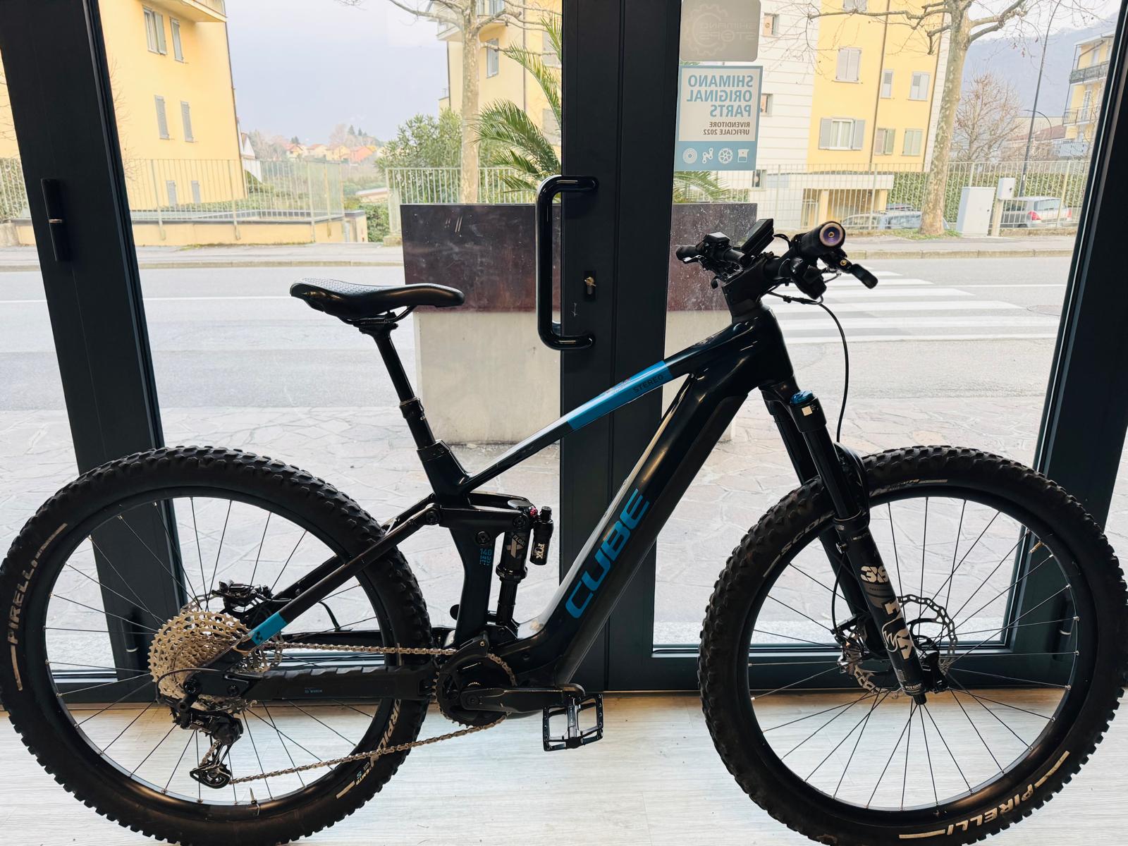 CUBE Stereo Hybrid HPC 750 in carbonio