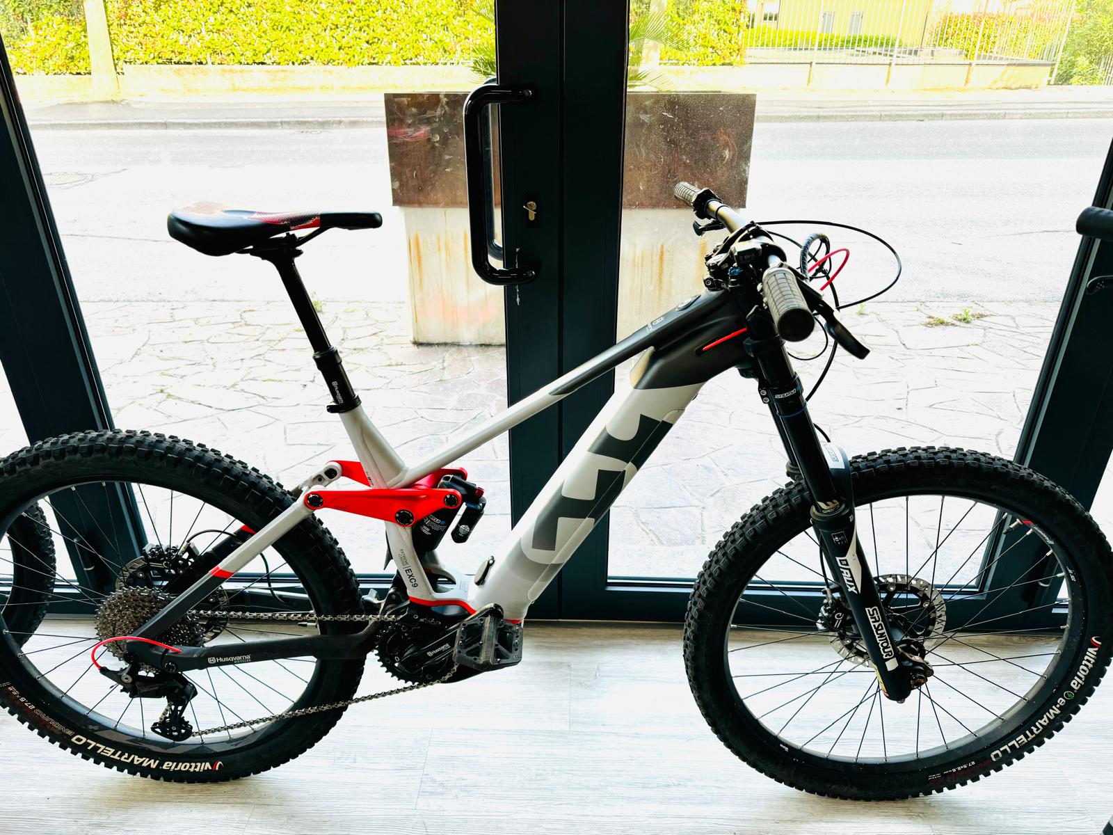 e-mtb downhill Husqvarna Extreme Cross 9