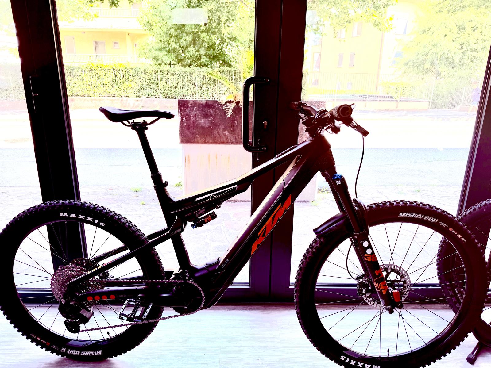 KTM Macina Kapoho Master in carbonio Bosch 5 gen 800wh 120nm perfetta solo 260 KM