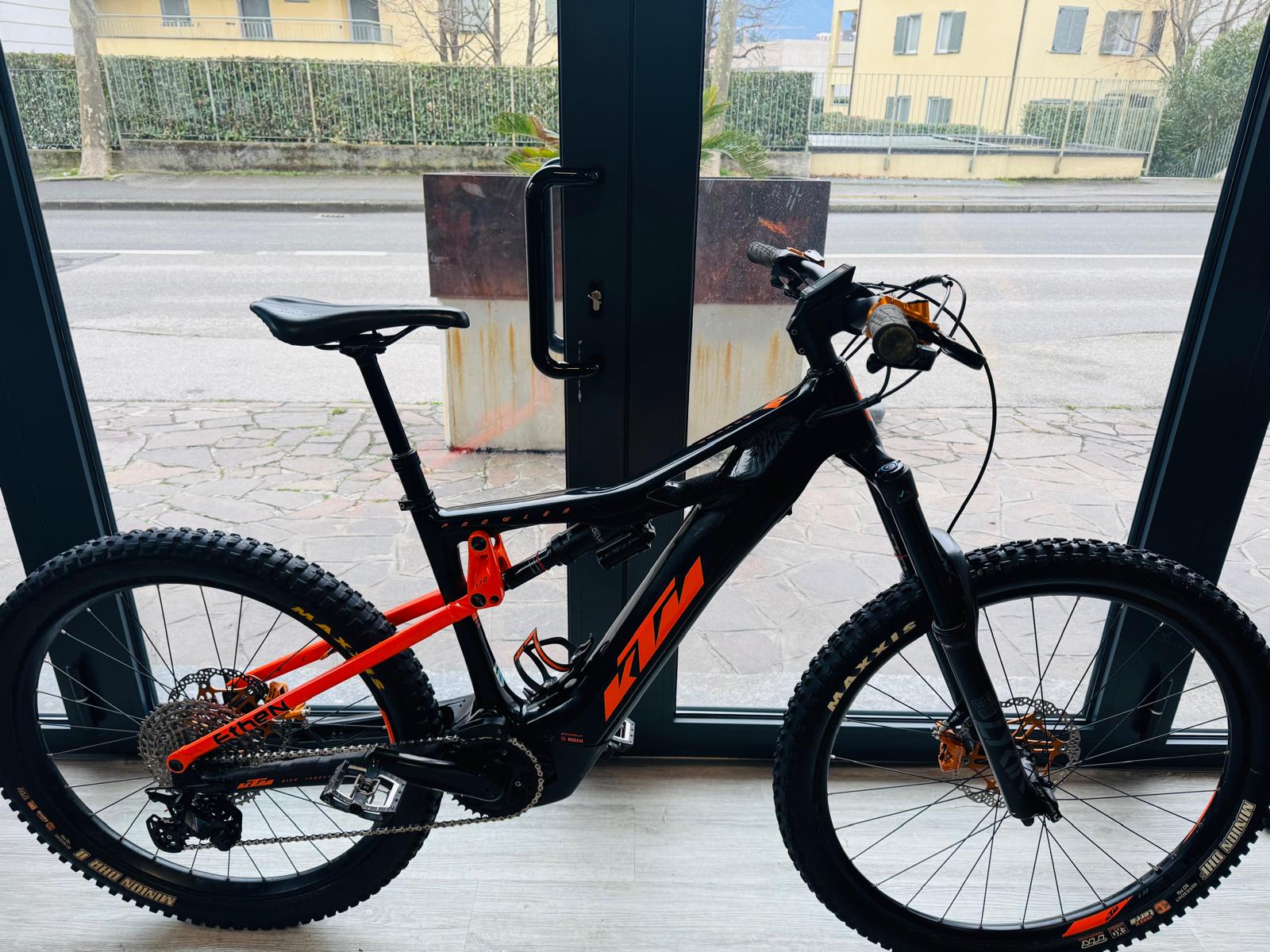 KTM Macina Prowler Master in carbonio con upgrade taglia M