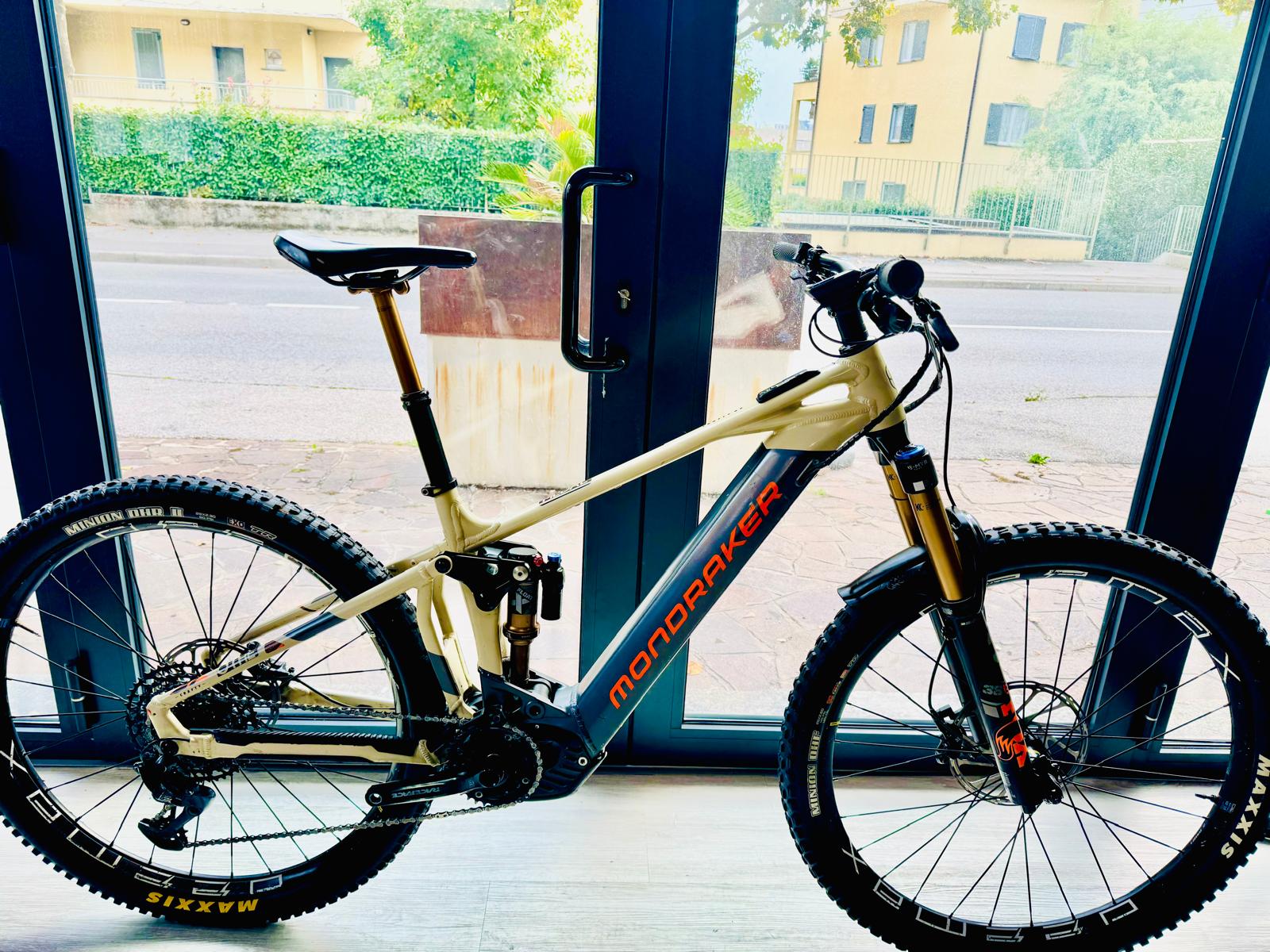 Ebike full top di gamma Mondraker Crafty RR taglia M con upgrade