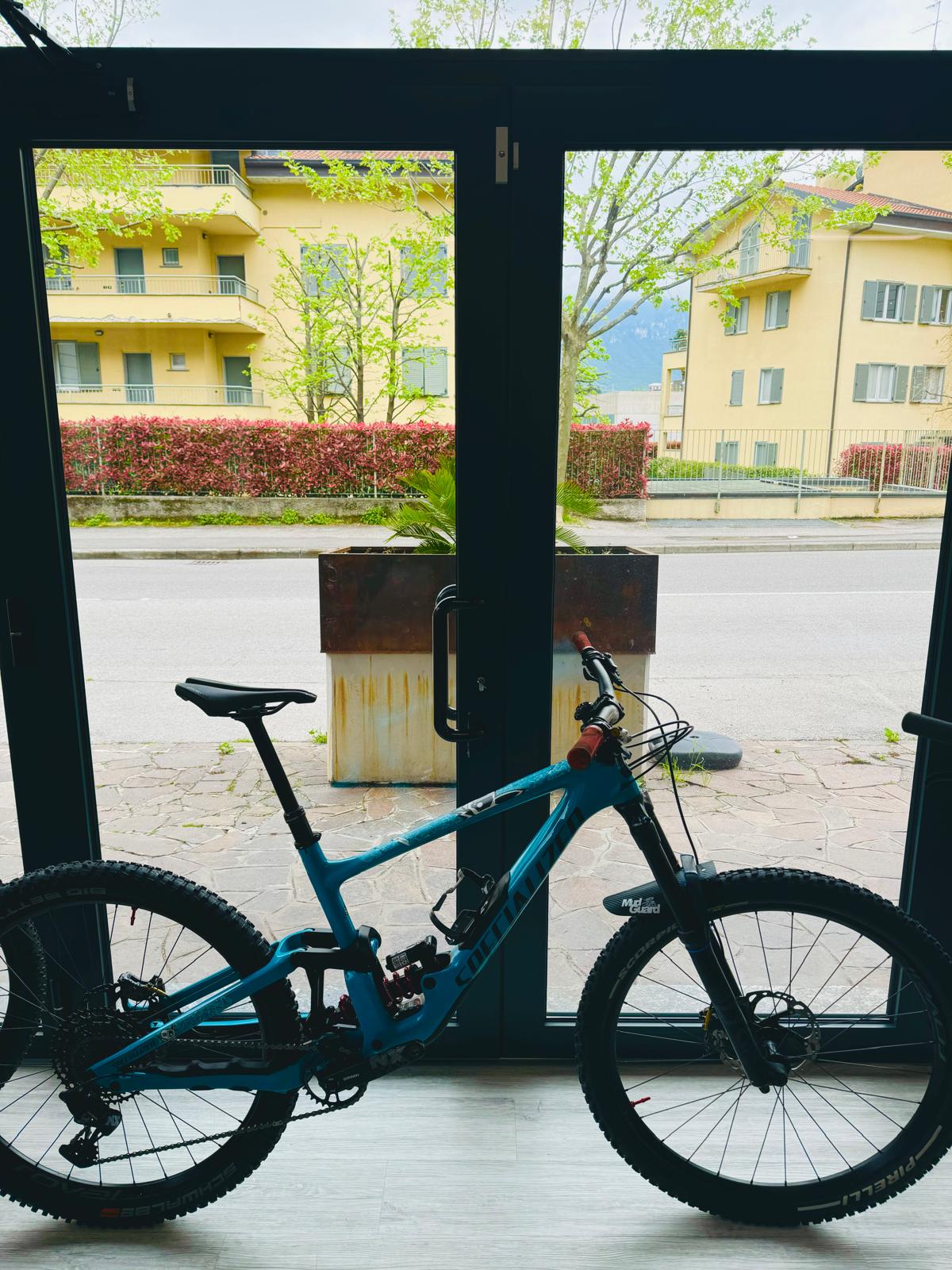 Specialized Enduro Carbon con diversi upgrade PERFETTA