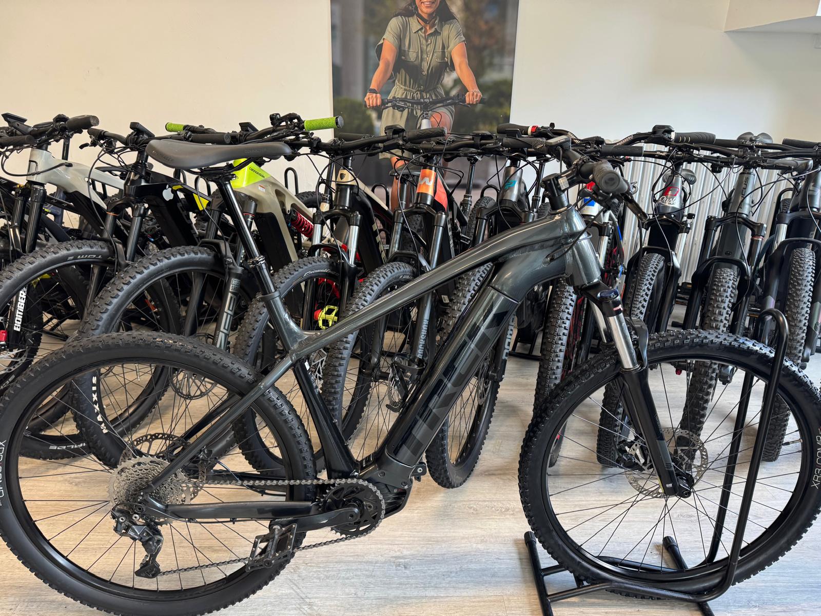 Trek Powerfly 4 taglia XL ottimo stato Bosch 625wh